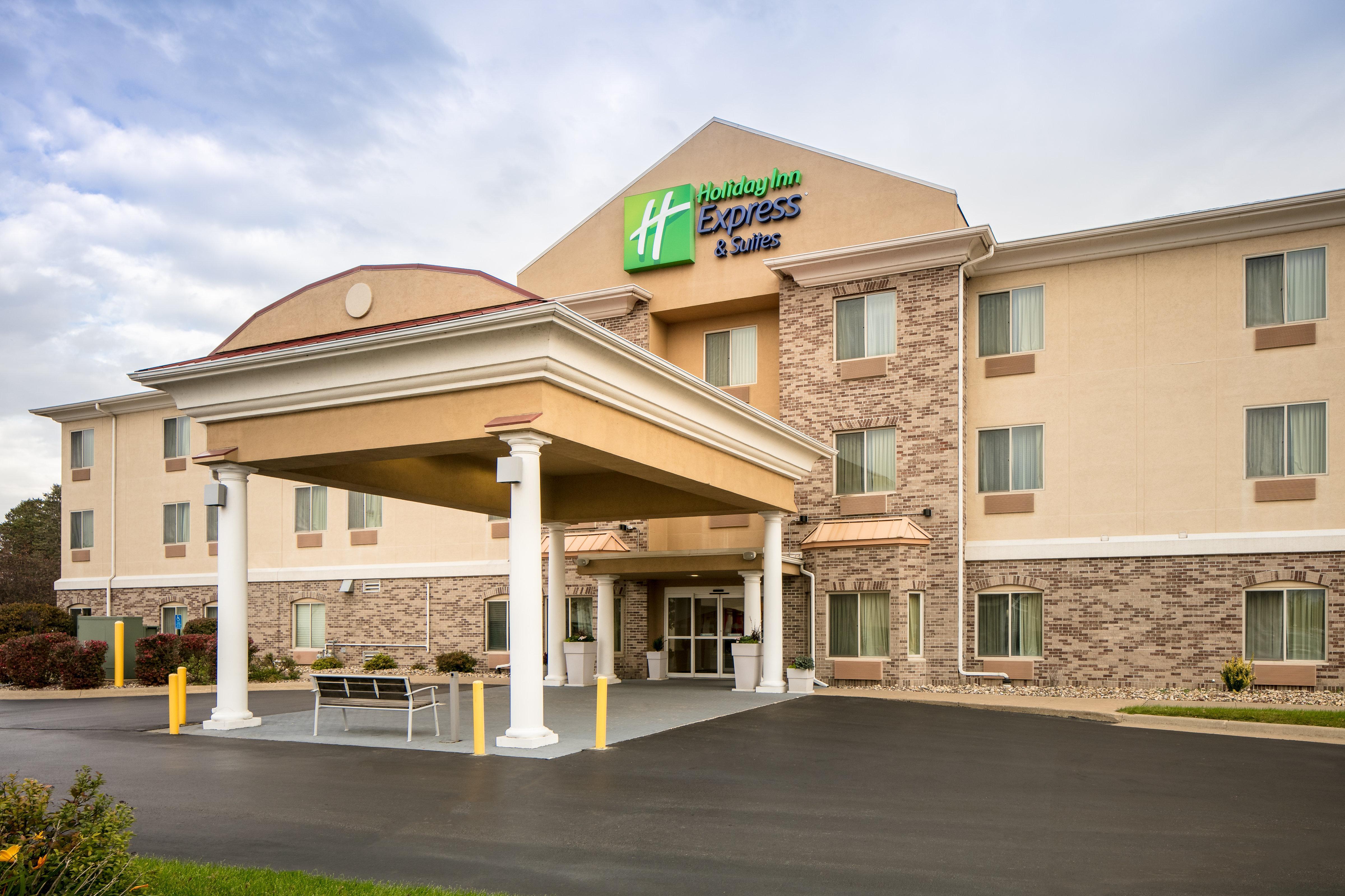 Holiday Inn Express & Suites Clinton By Ihg Bagian luar foto