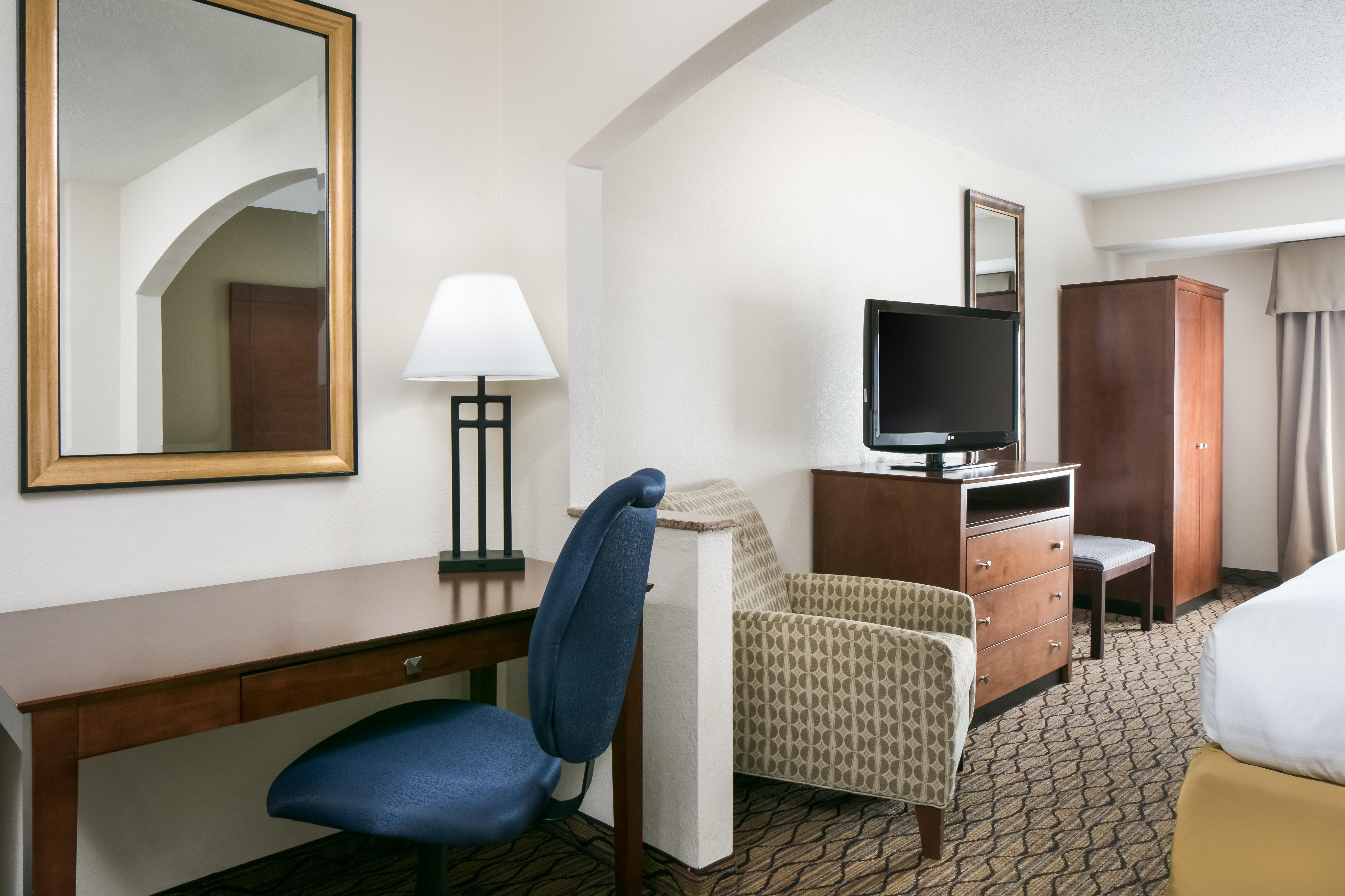 Holiday Inn Express & Suites Clinton By Ihg Bagian luar foto