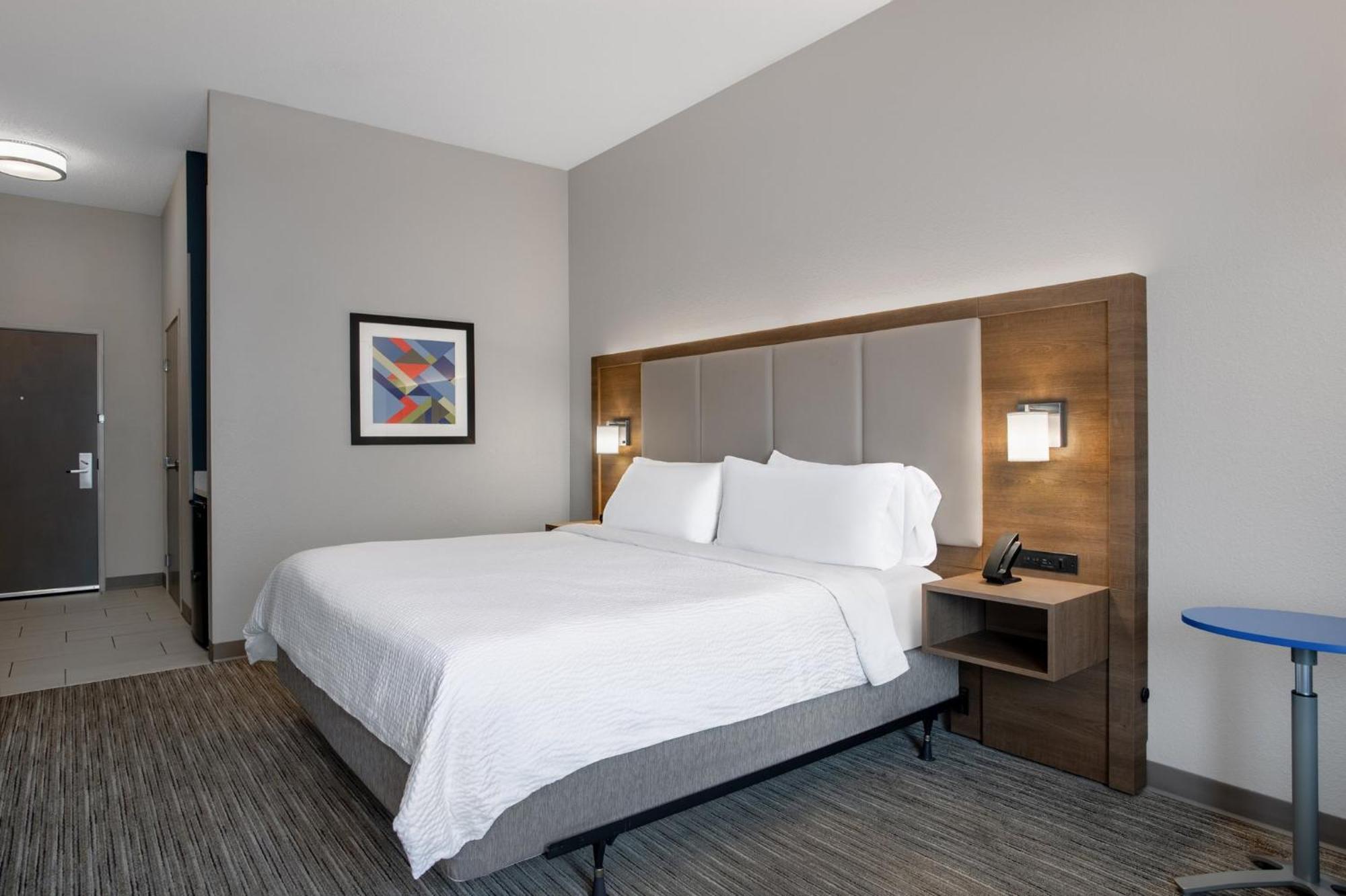 Holiday Inn Express & Suites Clinton By Ihg Bagian luar foto