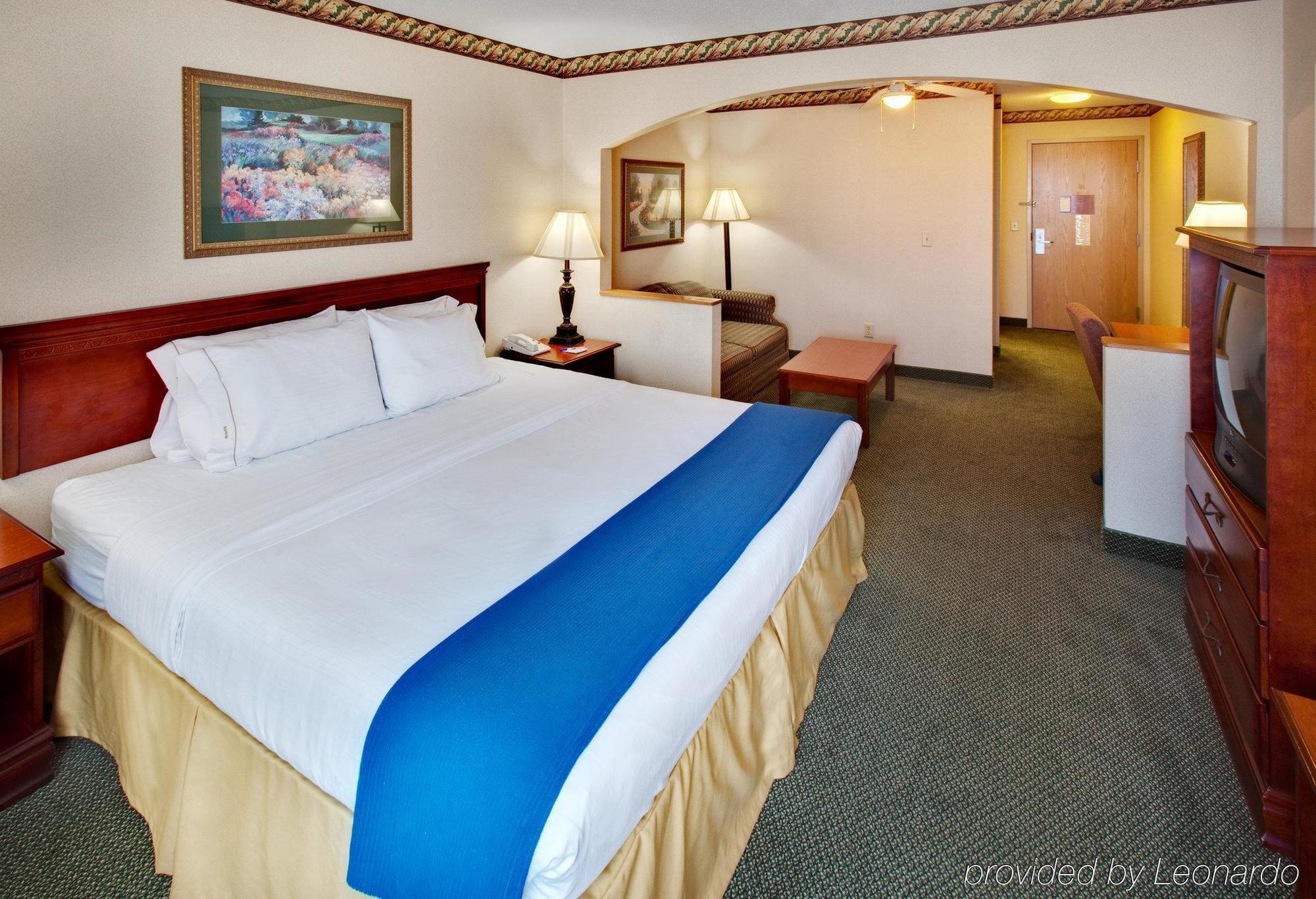 Holiday Inn Express & Suites Clinton, An Ihg Hotel Ruang foto
