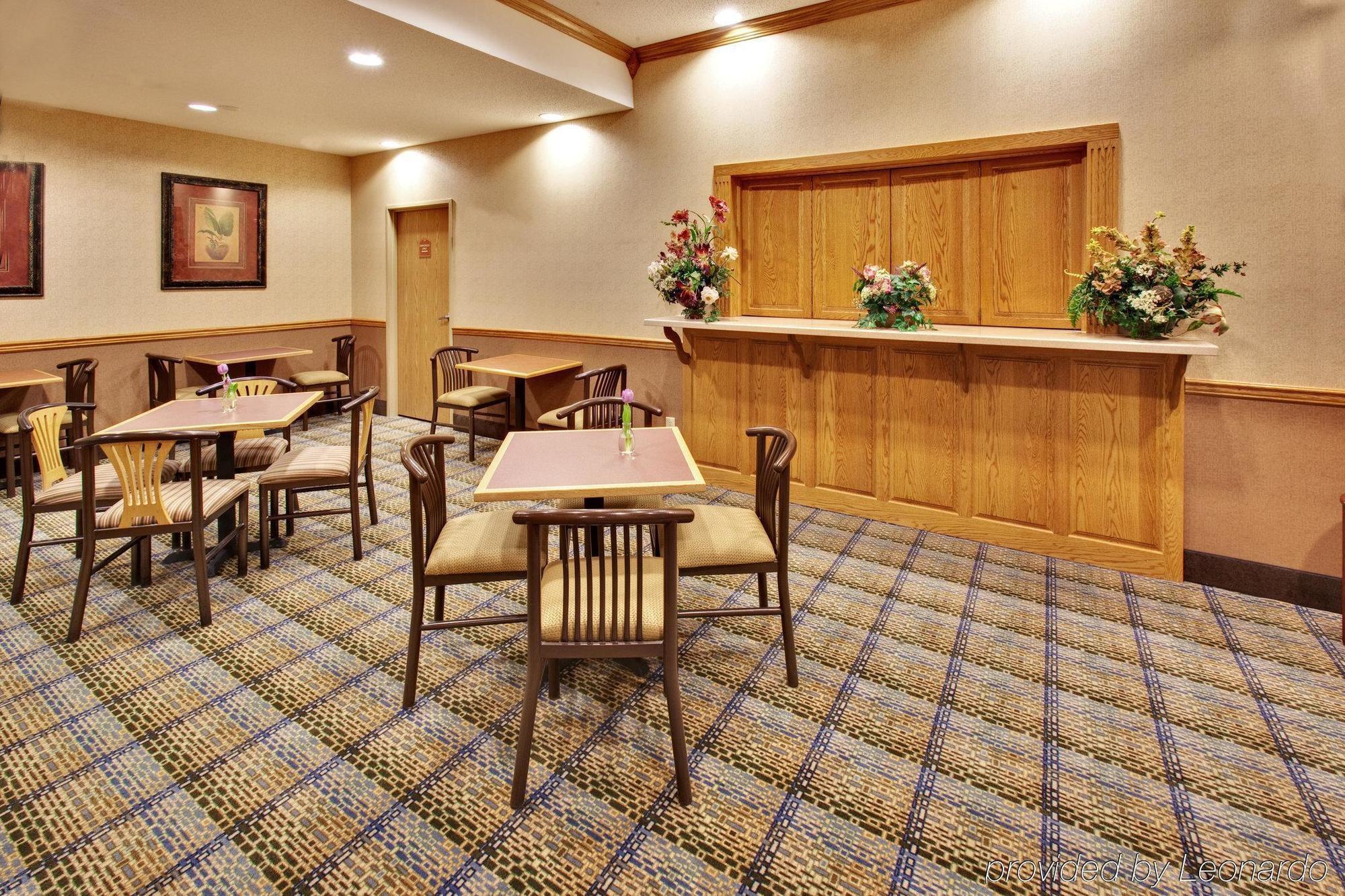 Holiday Inn Express & Suites Clinton, An Ihg Hotel Restoran foto