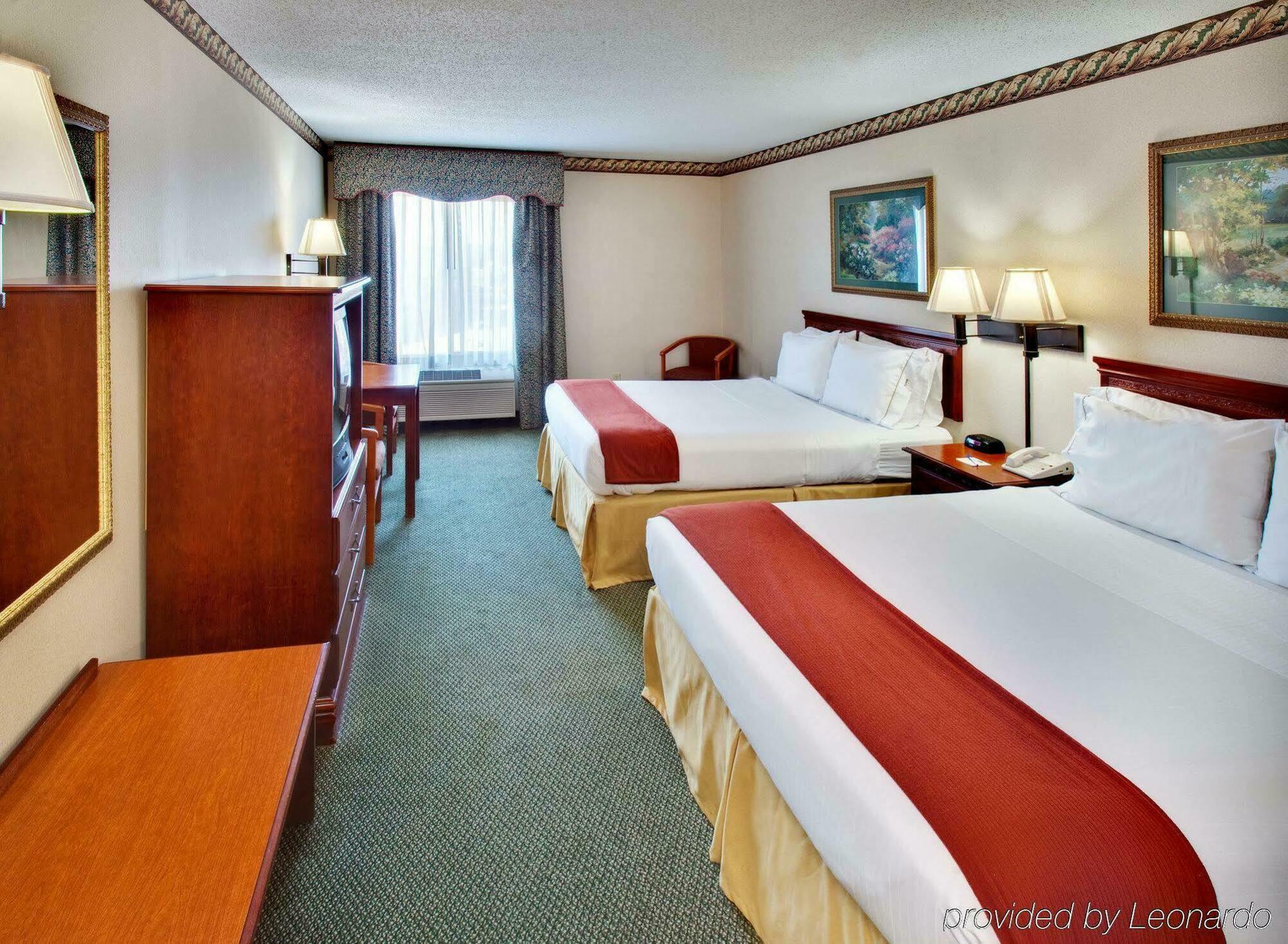 Holiday Inn Express & Suites Clinton By Ihg Ruang foto